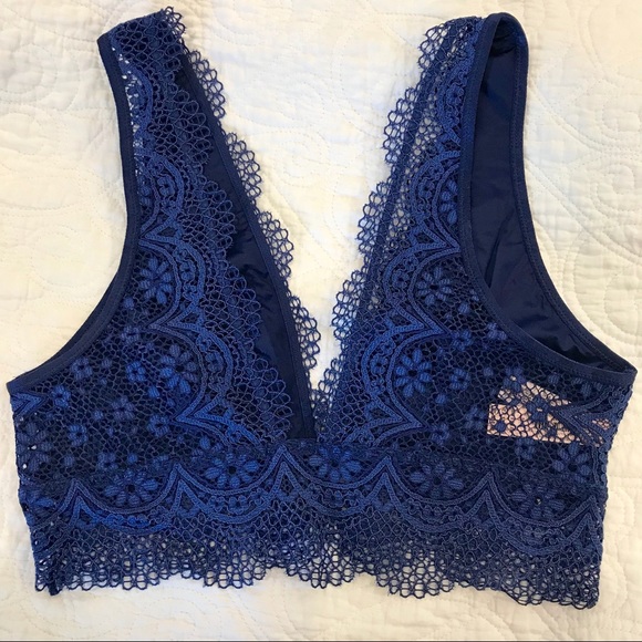 Victoria’s Secret Deep V Crop Bralette - Picture 2 of 3